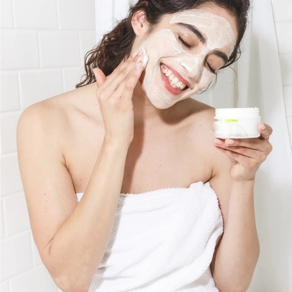 COPY - Goldenfaden MD Solution Doctor's Scrub - Ruby Crystal Microderm Exfoliat… - Picture 3 of 11